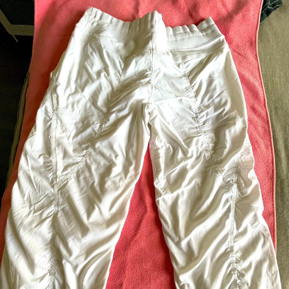 White woman Lululemon ruched capri white pants.